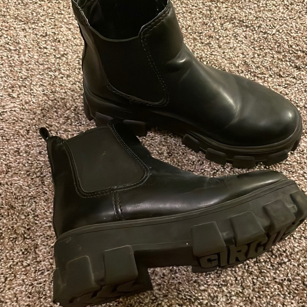 chelsea boots
